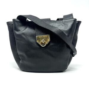 Nina Ricci Vintage Black Pebbled Leather Bucket Shoulder Bag – Gold Turnlock